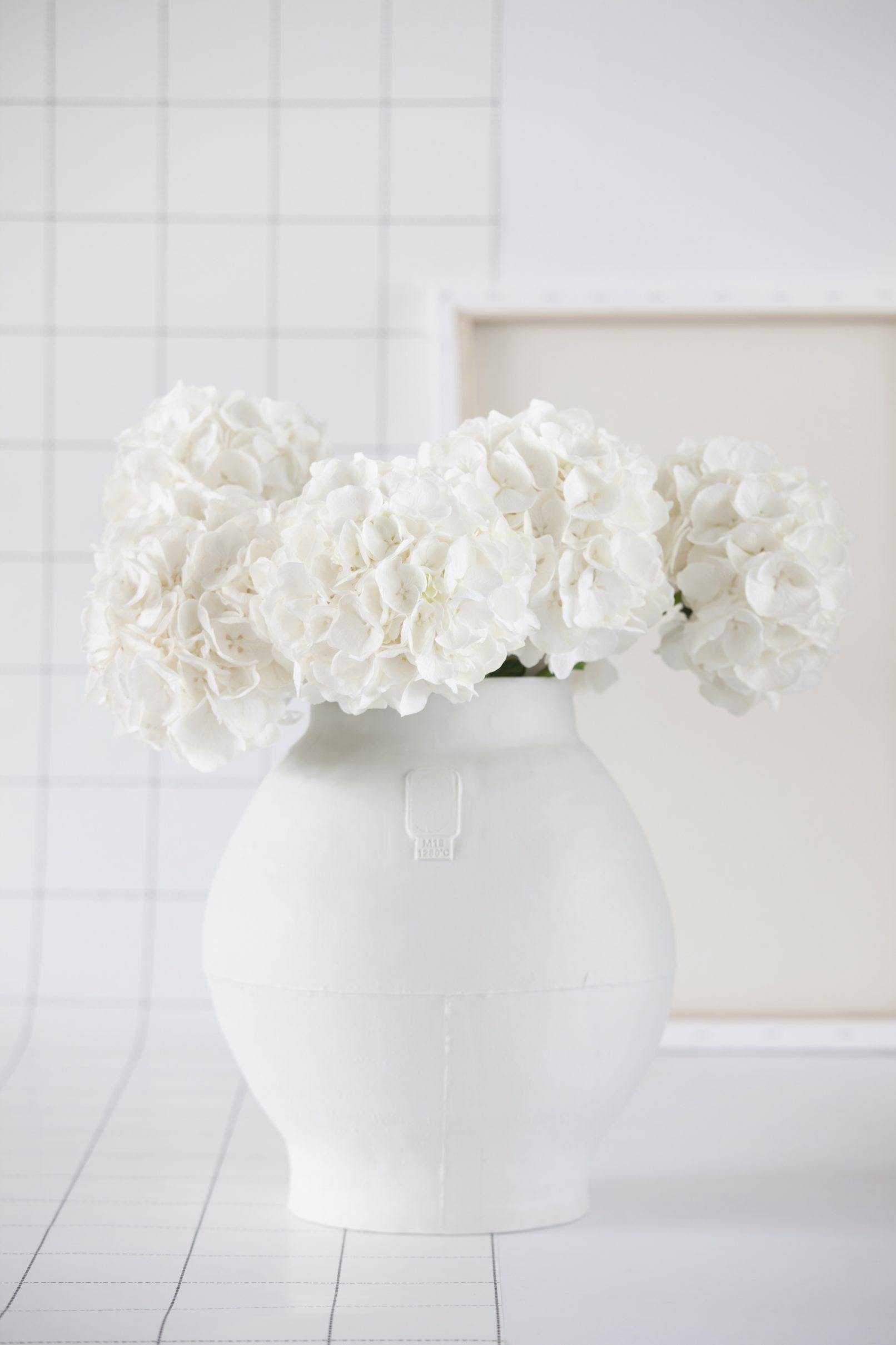 big white pot Hella Jongerius hortensia Helene Verhoeff